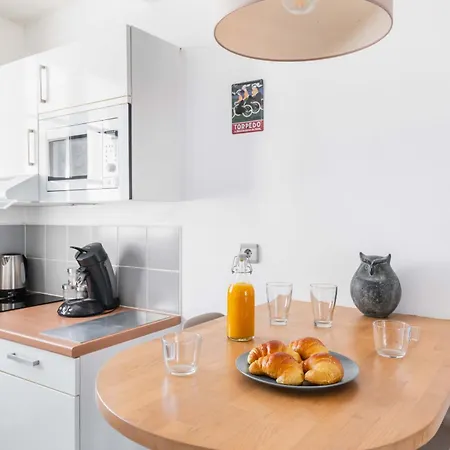 503 - Dans Un Immeuble 5 *