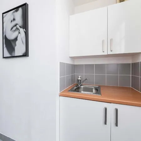 503 - Dans Un Immeuble 5 Apartment