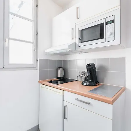 503 - Dans Un Immeuble 5 *
